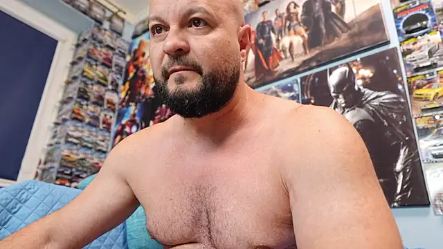Snapshot of Muscle_Bear chatting on June 12, 2026, 3:27 am Muscle Bear online show from June 12, 2026, 3:27 am