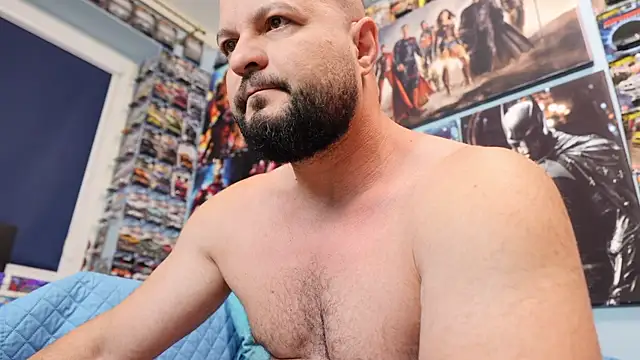 Snapshot of Muscle_Bear chatting on June 14, 2026, 5:53 am Muscle Bear online show from June 14, 2026, 5:53 am