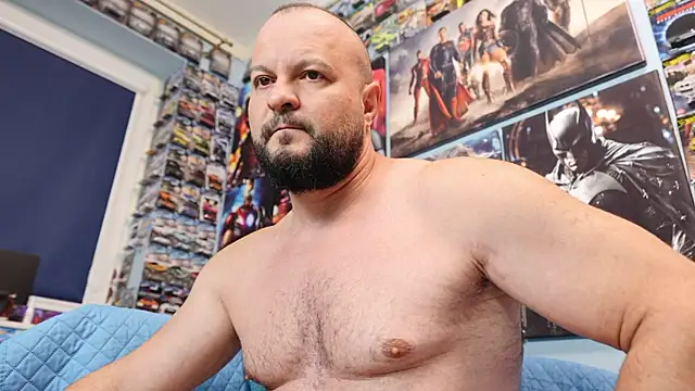 Snapshot of Muscle_Bear chatting on June 15, 2026, 6:04 am Muscle Bear online show from June 15, 2026, 6:04 am