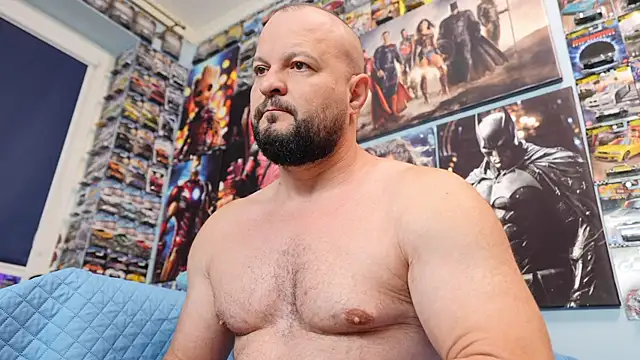Snapshot of Muscle_Bear chatting on June 20, 2026, 5:21 am Muscle Bear online show from June 20, 2026, 5:21 am