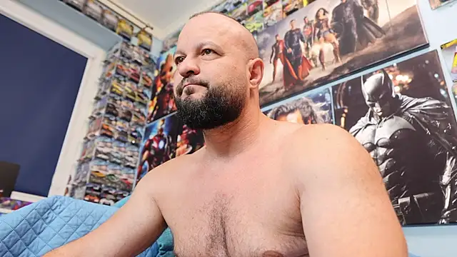 Snapshot of Muscle_Bear chatting on July 17, 2026, 5:36 am Muscle Bear online show from July 17, 2026, 5:36 am