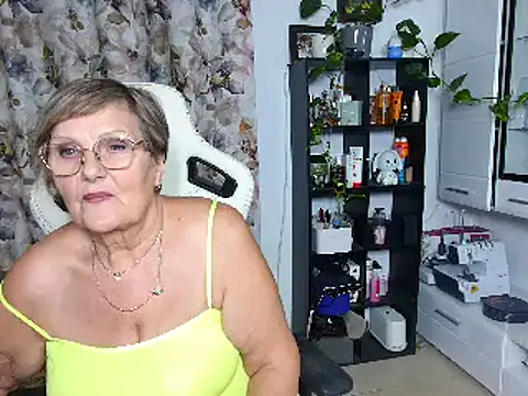 Snapshot of Selenna57 chatting on December 8, 2024, 1:56 am Selenna57 online show from December 8, 2024, 1:56 am