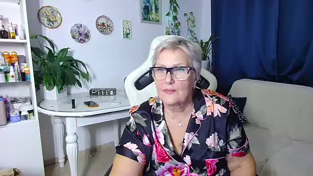 Snapshot of Selenna57 chatting on December 2, 2025, 6:14 pm Selenna57 online show from December 2, 2025, 6:14 pm