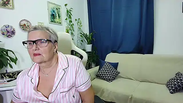 Snapshot of Selenna57 chatting on December 5, 2025, 8:16 pm Selenna57 online show from December 5, 2025, 8:16 pm