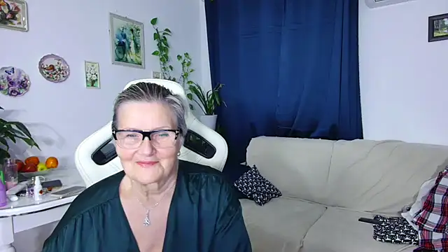 Snapshot of Selenna57 chatting on January 18, 2026, 6:44 pm Selenna57 online show from January 18, 2026, 6:44 pm