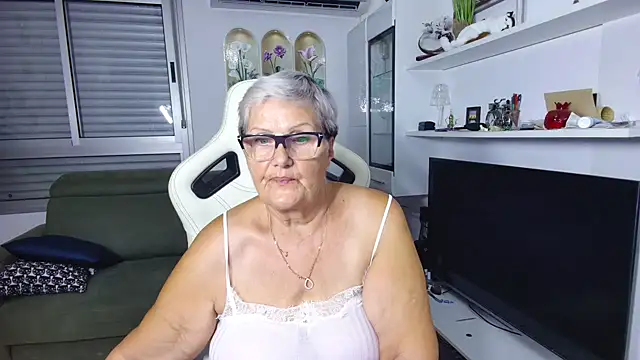 Snapshot of Selenna57 chatting on July 19, 2026, 5:16 pm Selenna57 online show from July 19, 2026, 5:16 pm