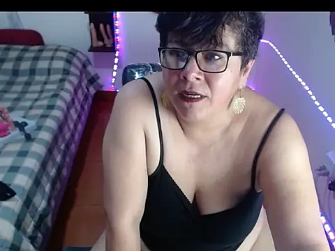 angelitolove727 online show from July 21, 2026, 7:49 pm