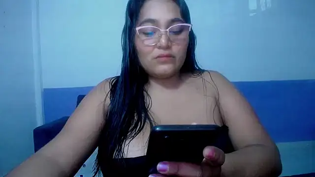 Snapshot of sirena_15 chatting on June 7, 2026, 2:05 am sirena 15 online show from June 7, 2026, 2:05 am
