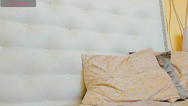 karissia online show from March 3, 2025, 8:49 am