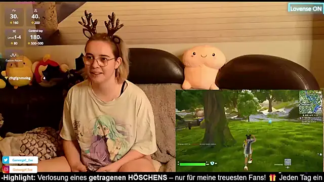 Snapshot of GamerGirl_Eve chatting on December 20, 2024, 7:07 pm GamerGirl Eve online show from December 20, 2024, 7:07 pm