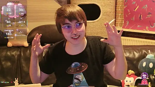 Snapshot of GamerGirl_Eve chatting on October 28, 2025, 7:27 pm GamerGirl Eve online show from October 28, 2025, 7:27 pm