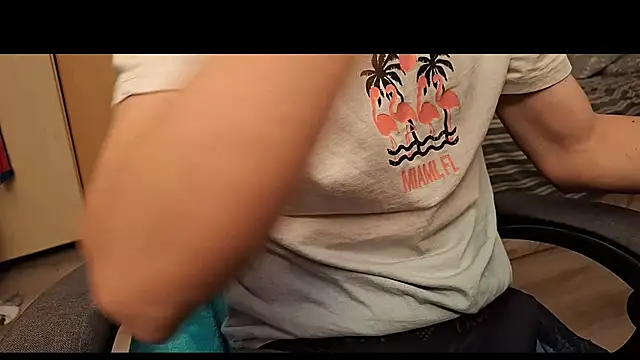 Snapshot of Danyell_K287 chatting on October 1, 2025, 7:42 pm Danyell K287 online show from October 1, 2025, 7:42 pm