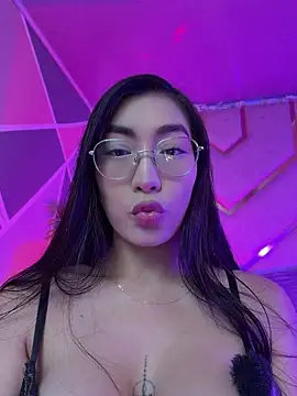 Snapshot of shanon- chatting on June 13, 2026, 10:18 pm shanon- online show from June 13, 2026, 10:18 pm
