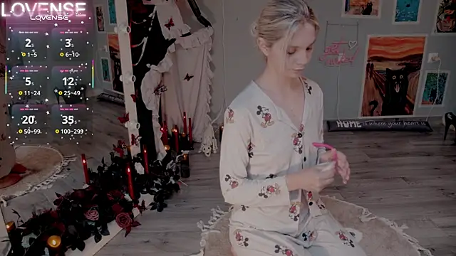 Snapshot of Careful_i_bite chatting on October 29, 2025, 6:04 am Careful i bite online show from October 29, 2025, 6:04 am