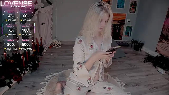 Snapshot of Careful_i_bite chatting on November 2, 2025, 6:38 am Careful i bite online show from November 2, 2025, 6:38 am