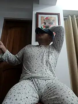 chicoguapo8 online show from October 2, 2025, 9:49 am