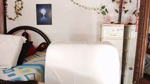 Snapshot of Estefani_32 chatting on September 11, 2025, 4:40 pm Estefani 32 online show from September 11, 2025, 4:40 pm