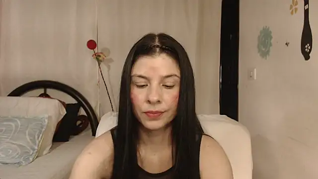 Snapshot of Estefani_32 chatting on September 26, 2025, 4:44 pm Estefani 32 online show from September 26, 2025, 4:44 pm