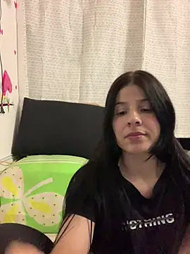 Estefani 32 online show from April 25, 2026, 6:49 pm