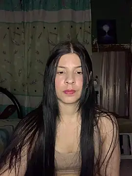 Estefani 32 online show from May 10, 2026, 2:55 pm