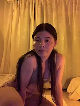 Estefani 32 online show from May 14, 2026, 7:09 pm
