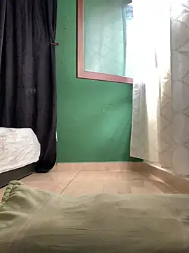 Estefani 32 online show from May 15, 2026, 5:09 pm