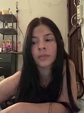 Estefani 32 online show from May 16, 2026, 6:28 pm