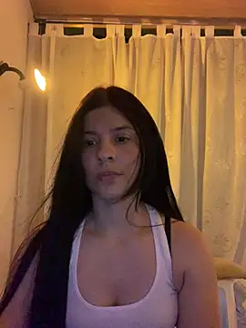 Estefani 32 online show from May 17, 2026, 5:31 pm