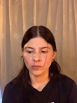 Estefani 32 online show from May 19, 2026, 2:45 pm