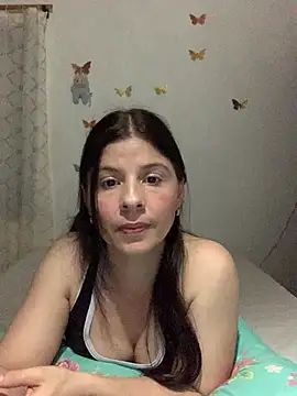 Estefani 32 online show from June 4, 2026, 12:05 am