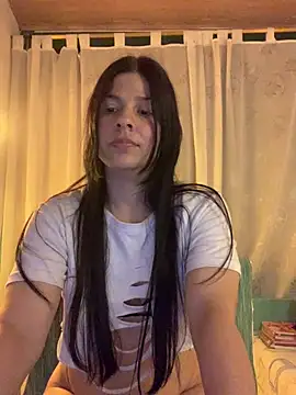 Estefani 32 online show from June 6, 2026, 1:32 am