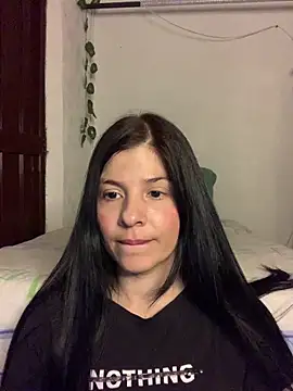 Estefani 32 online show from June 18, 2026, 7:29 pm
