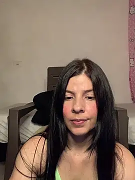 Estefani 32 online show from June 20, 2026, 6:54 pm
