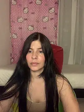Estefani 32 online show from June 21, 2026, 7:27 pm