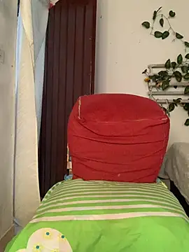 Estefani 32 online show from June 23, 2026, 5:22 pm