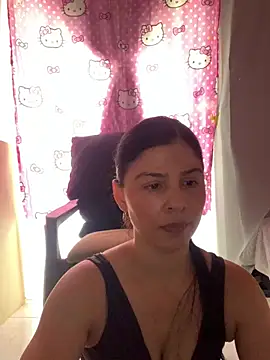 Estefani 32 online show from June 24, 2026, 4:28 pm