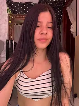 Estefani 32 online show from June 25, 2026, 5:28 pm