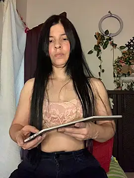 Estefani 32 online show from June 29, 2026, 7:36 pm