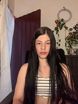 Estefani 32 online show from July 2, 2026, 4:35 pm