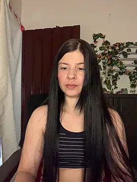 Estefani 32 online show from July 3, 2026, 12:11 pm