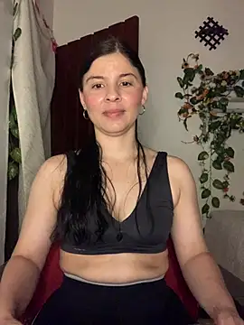Estefani 32 online show from July 10, 2026, 12:15 am