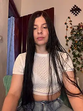 Estefani 32 online show from July 11, 2026, 5:37 pm