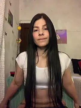 Estefani 32 online show from July 14, 2026, 3:51 pm