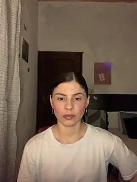 Estefani 32 online show from July 17, 2026, 3:02 am