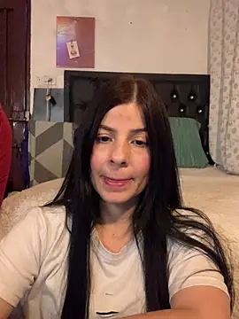 Estefani 32 online show from July 21, 2026, 5:37 pm