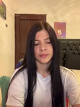 Estefani 32 online show from July 24, 2026, 2:26 pm