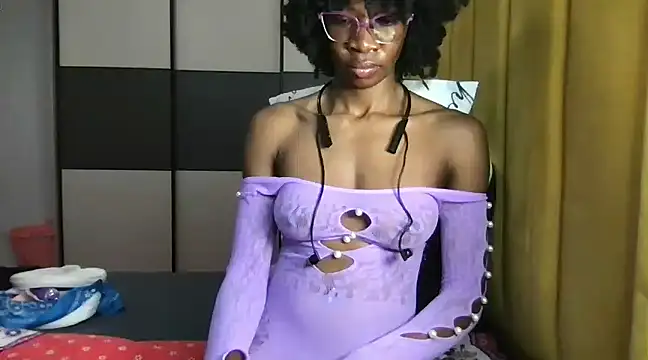 Snapshot of choco_petite chatting on March 4, 2025, 3:44 am choco petite online show from March 4, 2025, 3:44 am