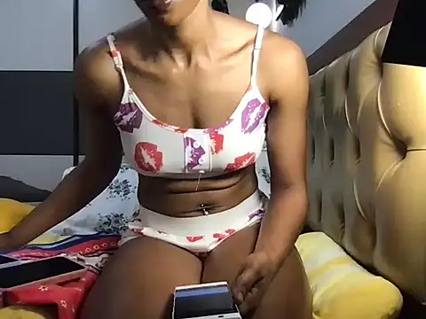 Snapshot of choco_petite chatting on September 20, 2025, 4:13 am choco petite online show from September 20, 2025, 4:13 am