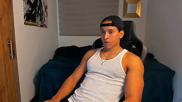 Snapshot of Liam_V chatting on December 24, 2024, 1:38 am Liam V online show from December 24, 2024, 1:38 am