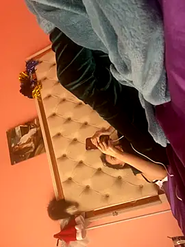 Flossy Vettie online show from October 7, 2025, 11:40 am